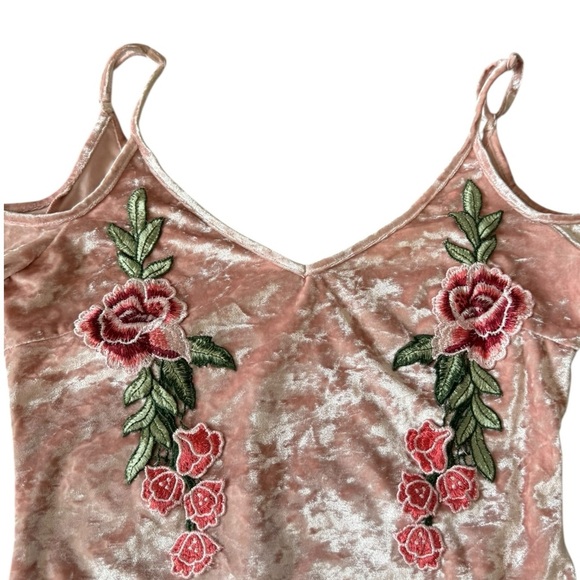 Charlotte Russe Crushed Velvet Embroidered Bodysuit – Size M - Picture 2 of 6